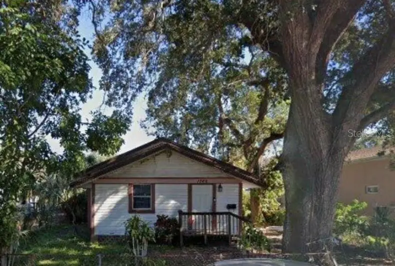 1760 Queen St S, FL
