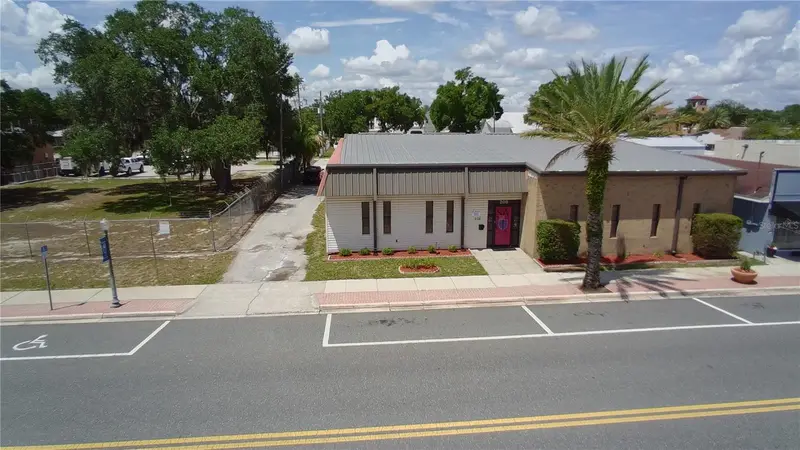 208 E Lake Ave, FL