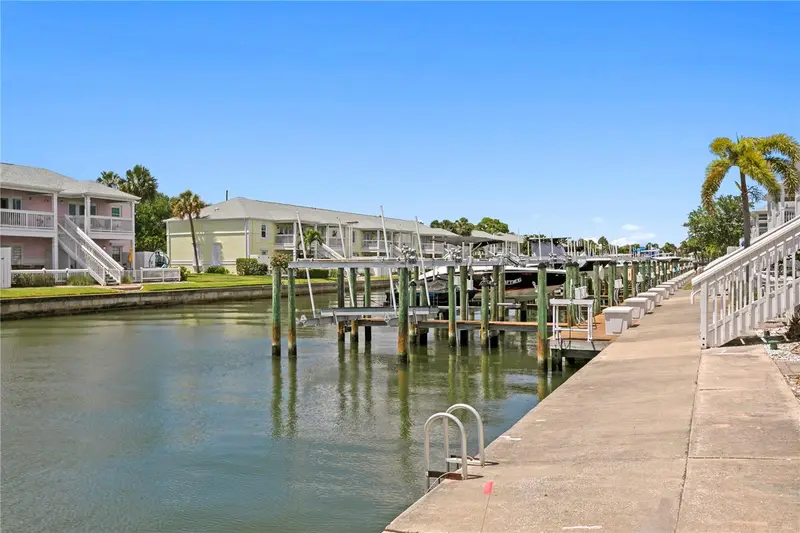 00 Coquina Key Dr Se #107ss, FL
