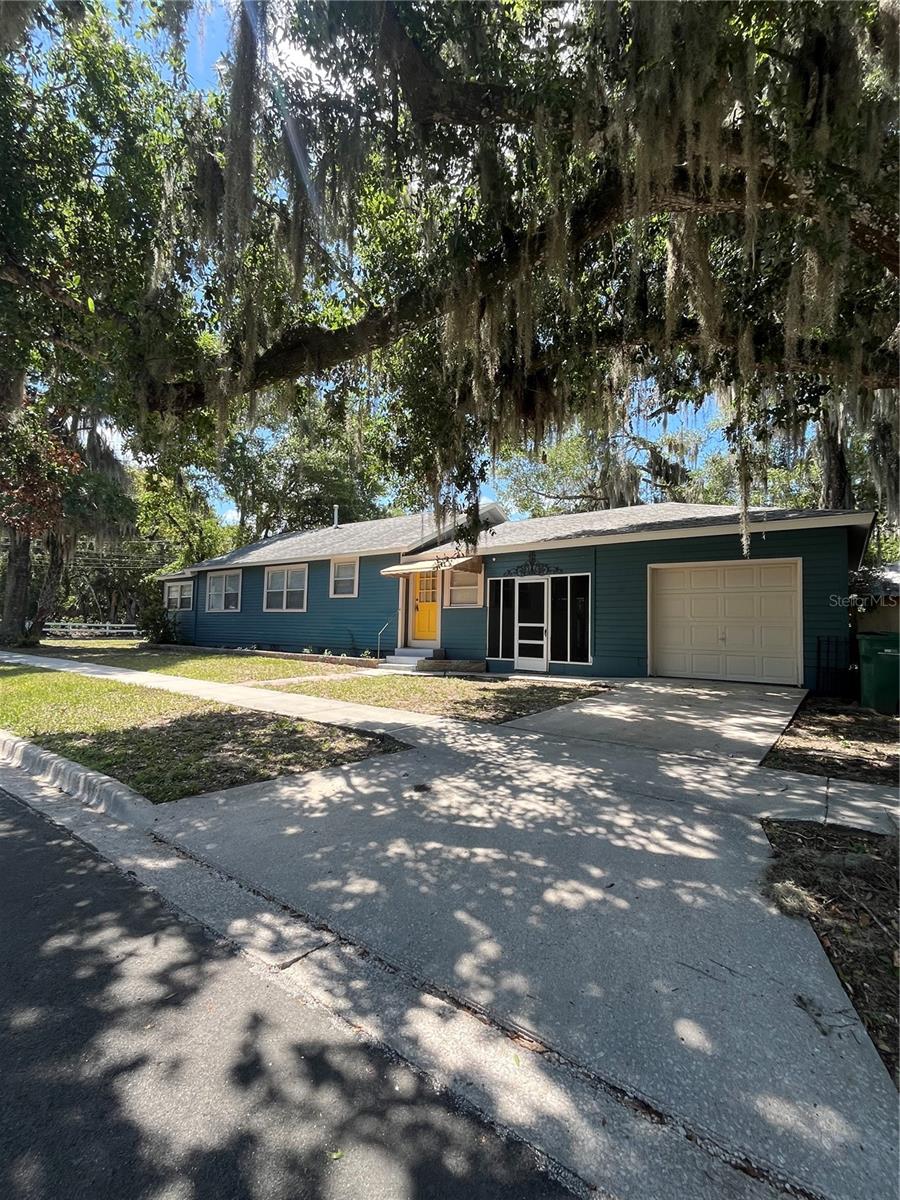 949 N Grandview St, FL