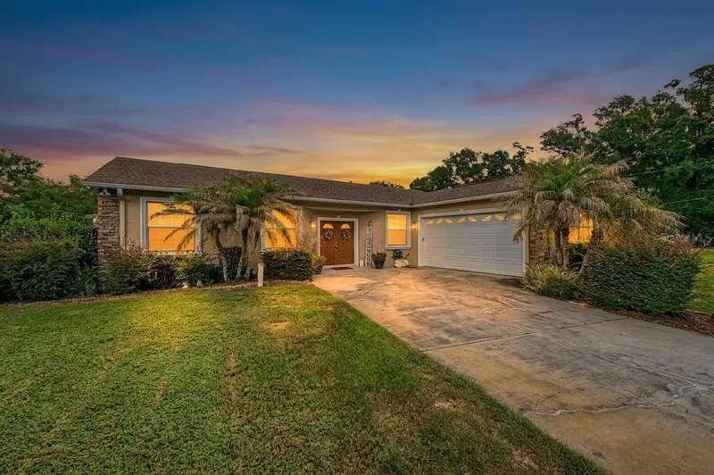 2216 Pinecrest Dr, FL