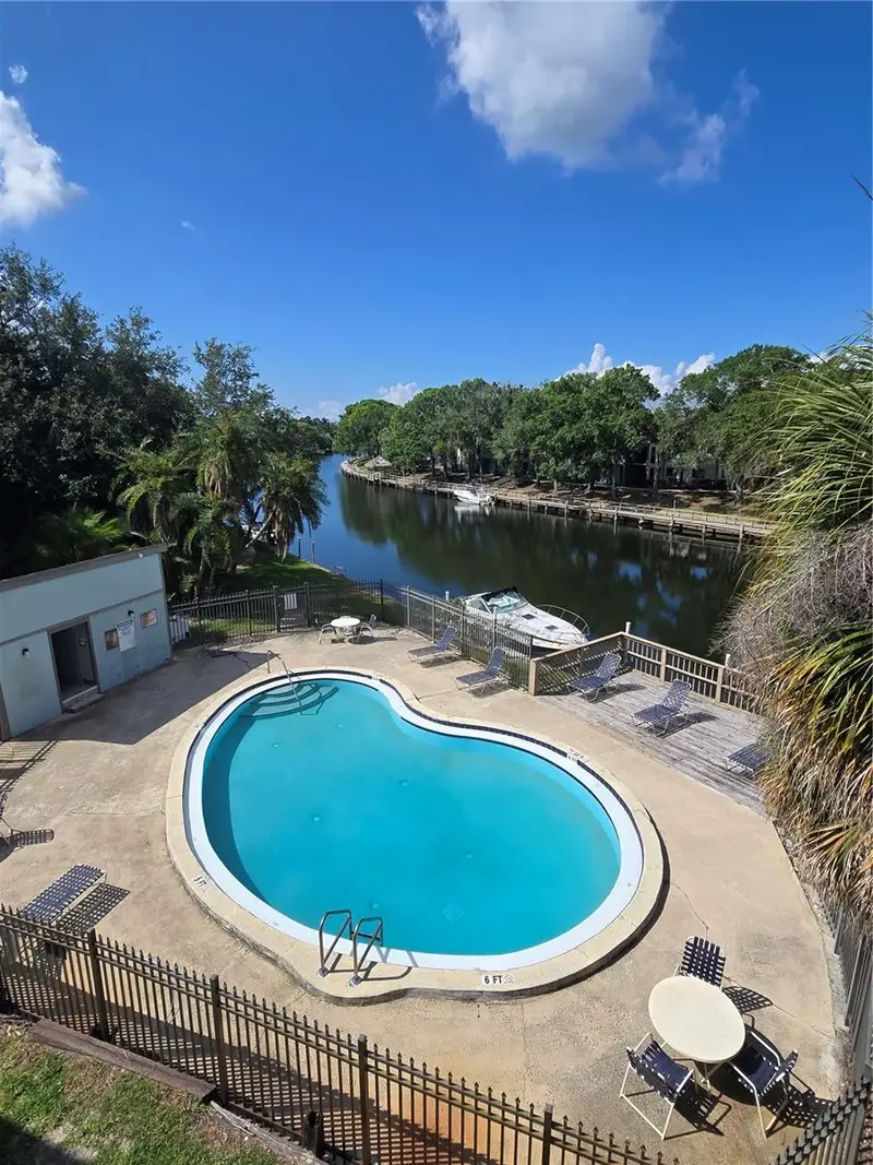 6305 Newtown Cir #5b4, FL