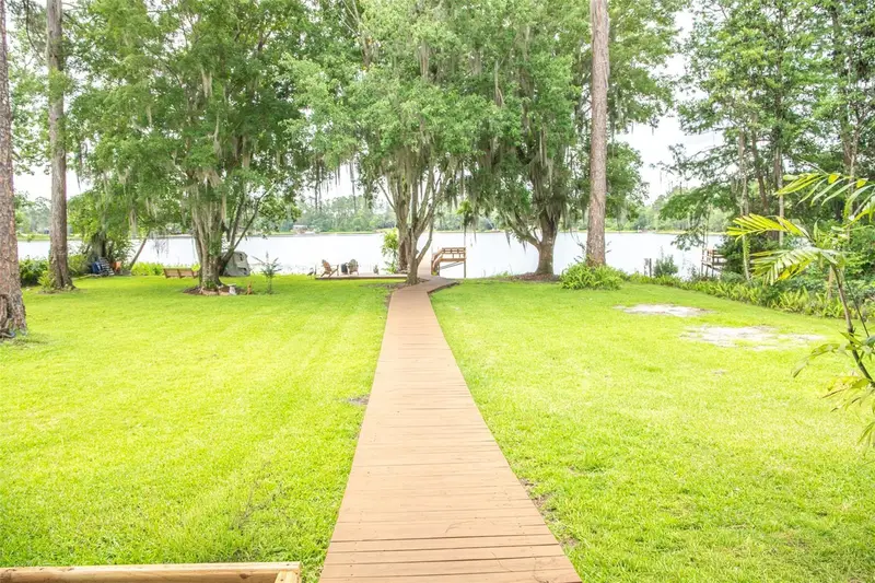 303 Riley Lake Dr, FL