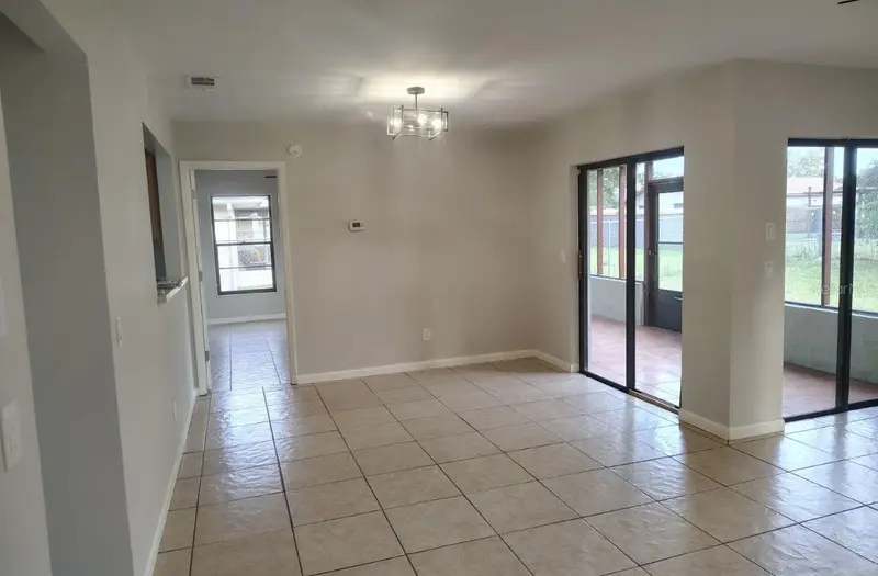 437 Short Dr, FL