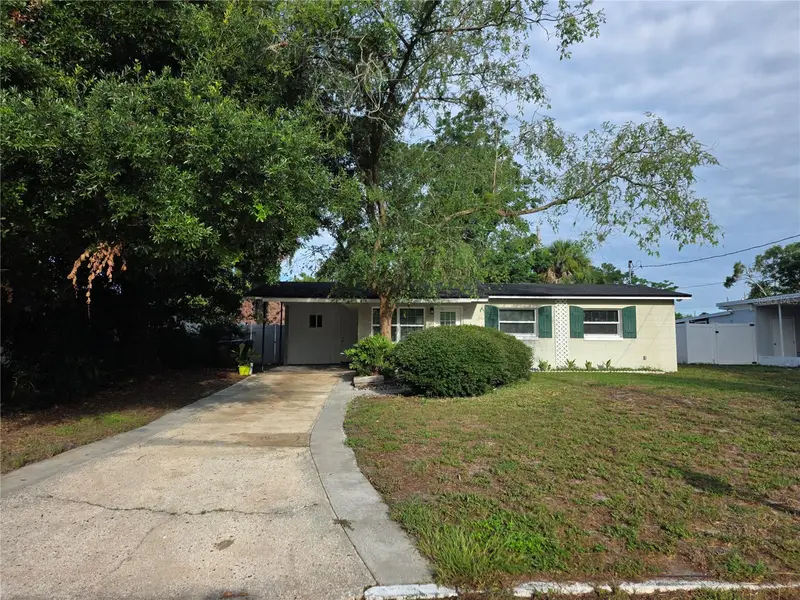 835 Golden Isle Dr, FL