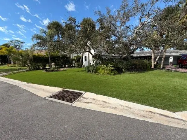 605 Lotus Ln, FL