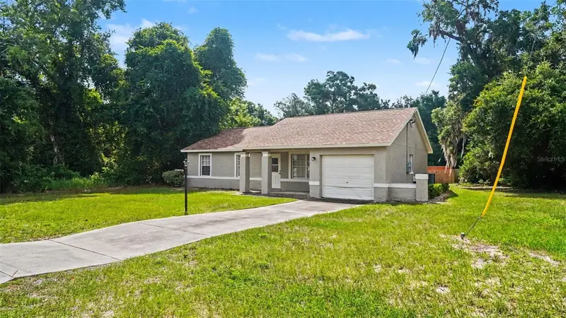 206 Oak Cir, FL