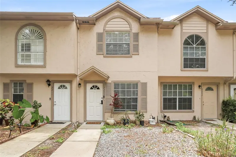 2209 Fletchers Point Cir, FL