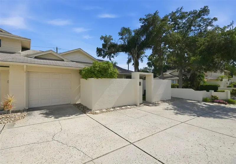 124 Colony South Dr, FL