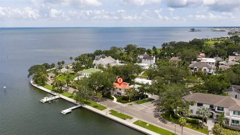1846 Coffee Pot Blvd Ne, FL