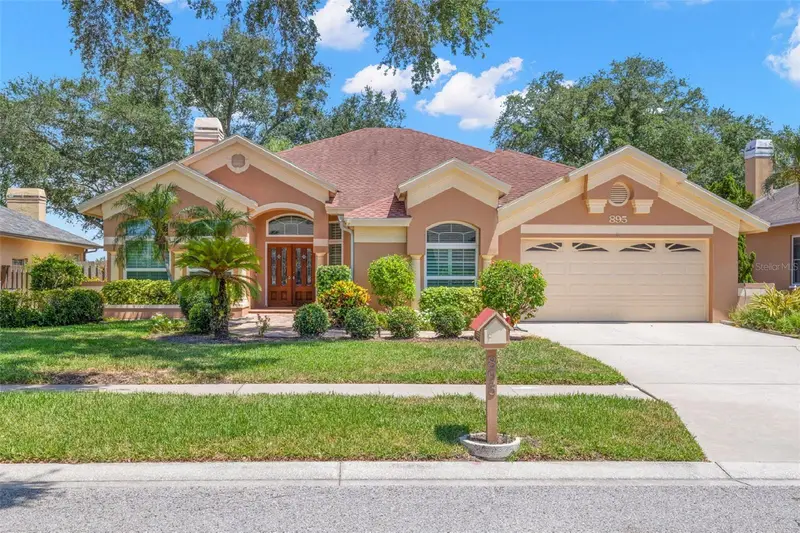 895 Whippoorwill Dr, FL