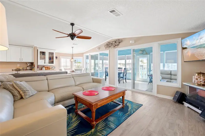 4300 Riverside Dr #206, FL