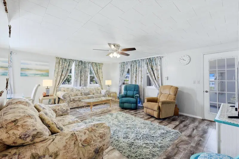 1003 44th Avenue Dr E, FL