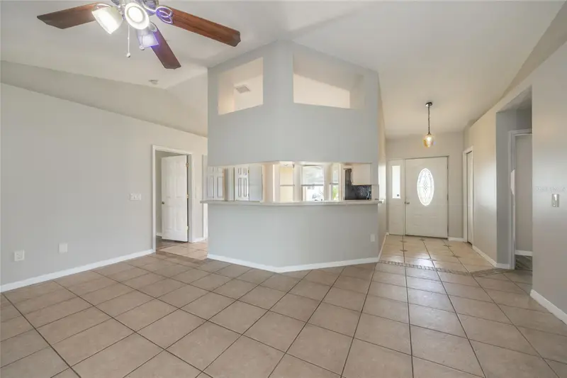 37 Rockefeller Dr, FL