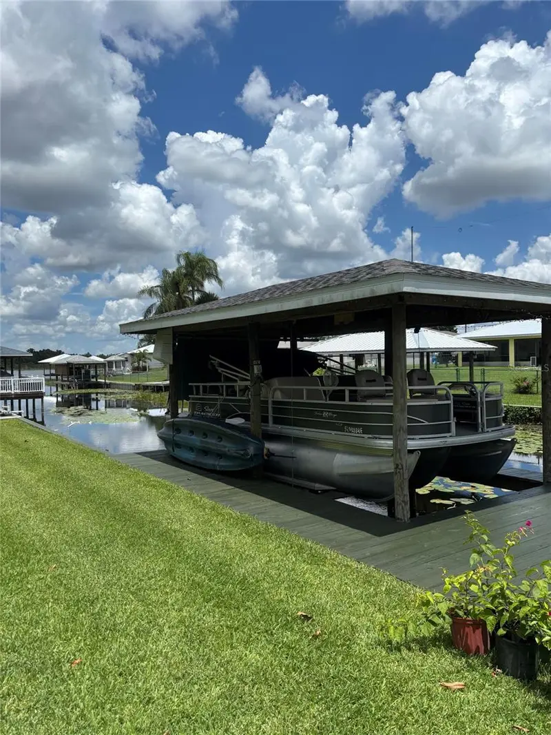 121 Daisy Ln, FL