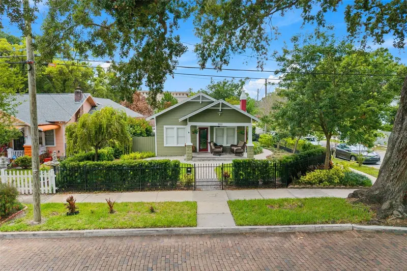 900 E Pine St, FL