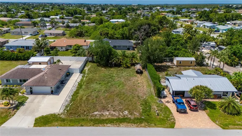 209 Cypress Ave Nw, FL