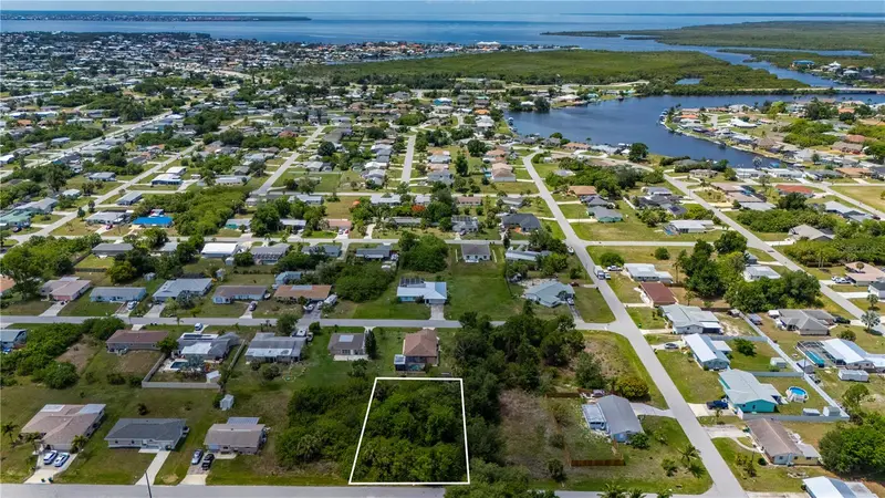 209 Forrest Ave Nw, FL