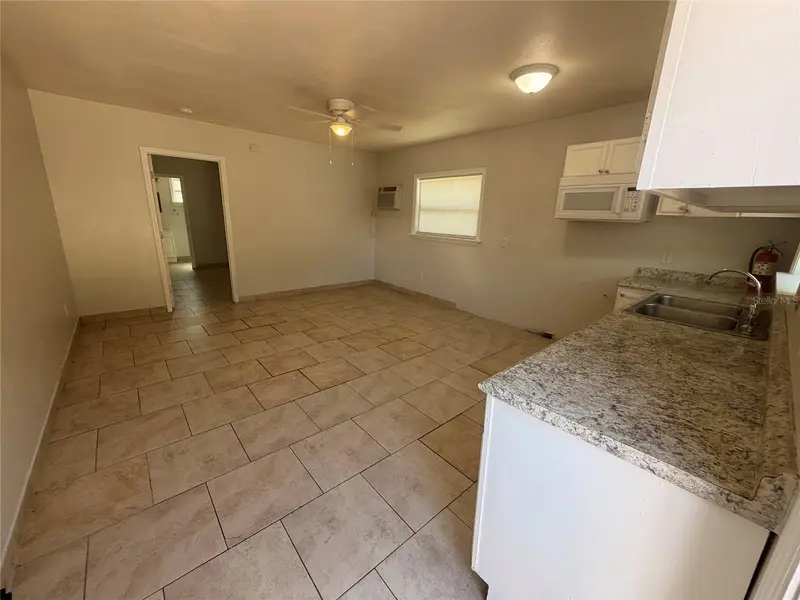 110 Forest Ave #8, FL