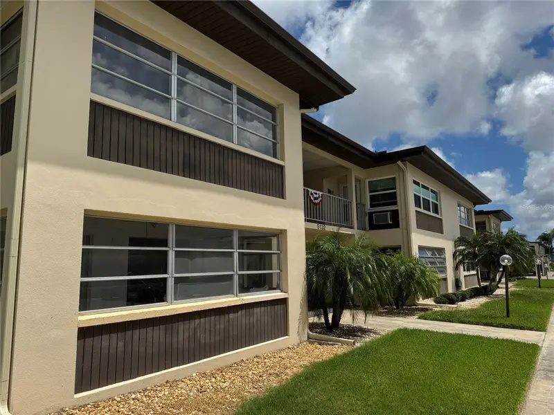 5132 Amulet Dr #101, FL