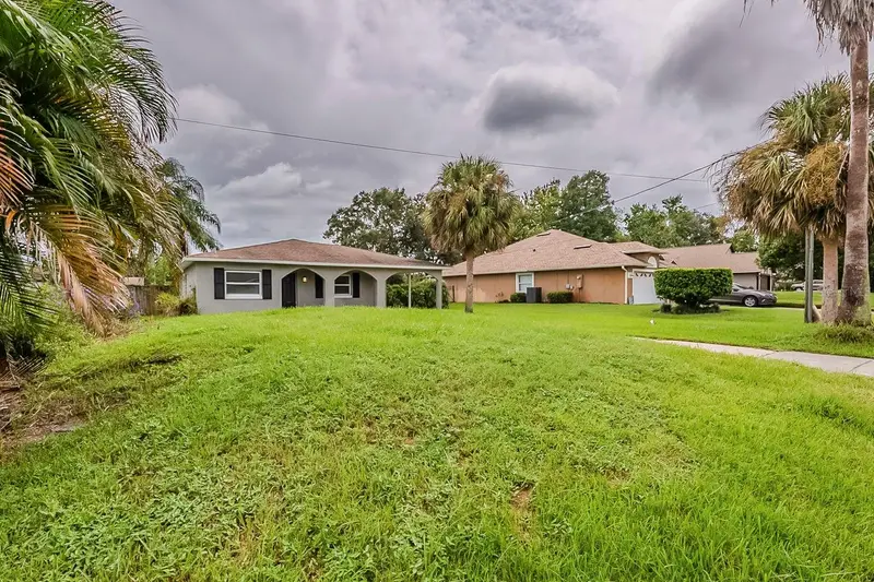 28042 Lois Dr, FL