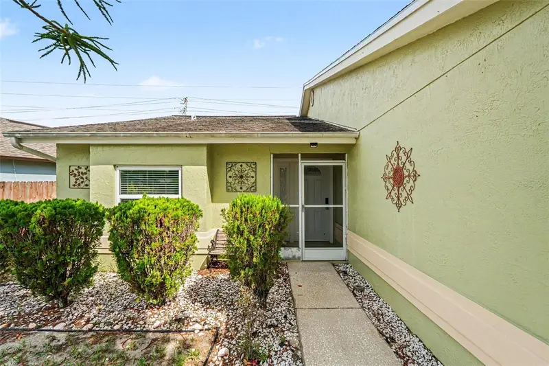 8434 Sun Dr, FL