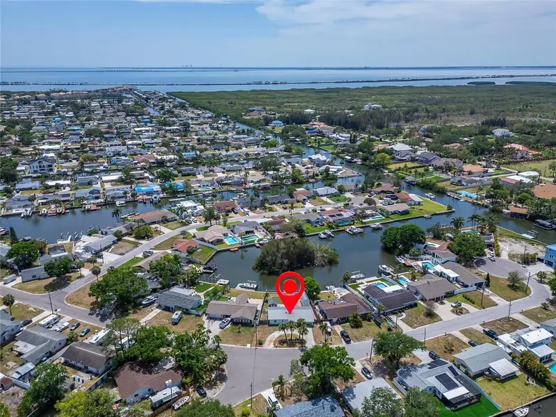 8702 Driftwood Dr, FL