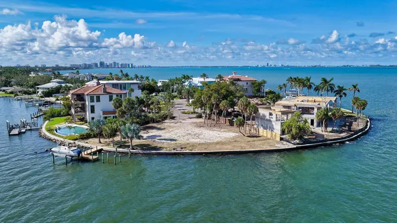 305 S South Shore Dr S, FL