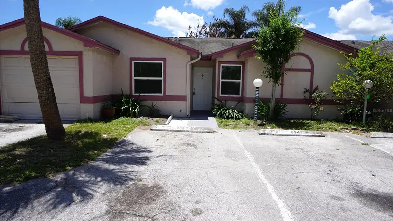834 Angela Ln, FL
