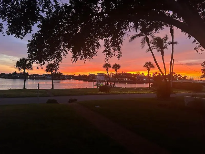 110 Sunset Dr S, FL