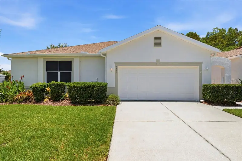 8237 Fallglo Ln, FL