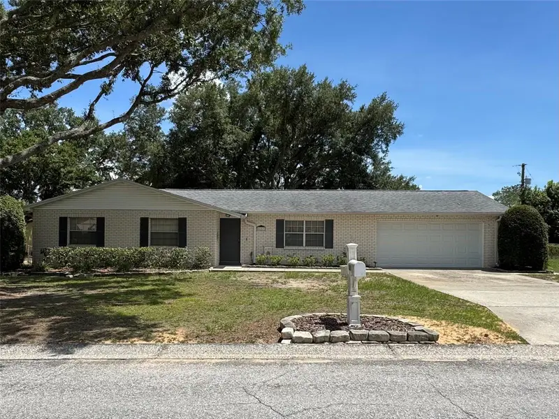 827 Strawberry Ln, FL