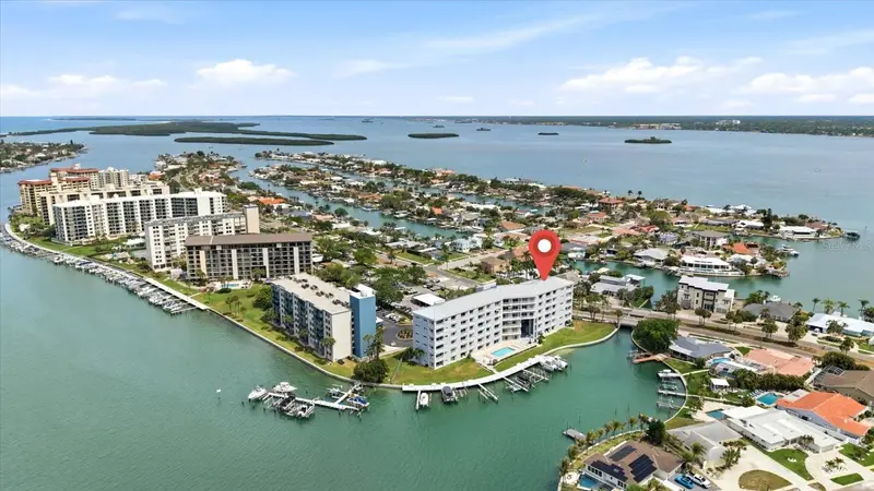 610 Island Way #201, FL