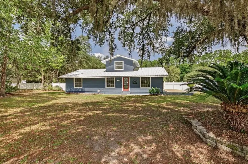 121 Daren Dr E, FL