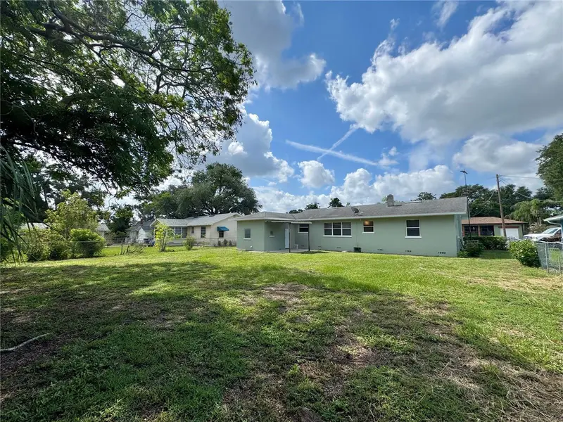 921 Avenue E Ne, FL