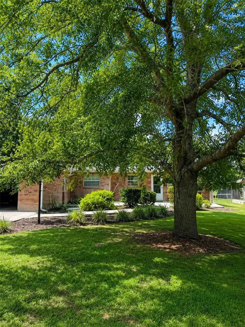 735 Overhill Rd, FL