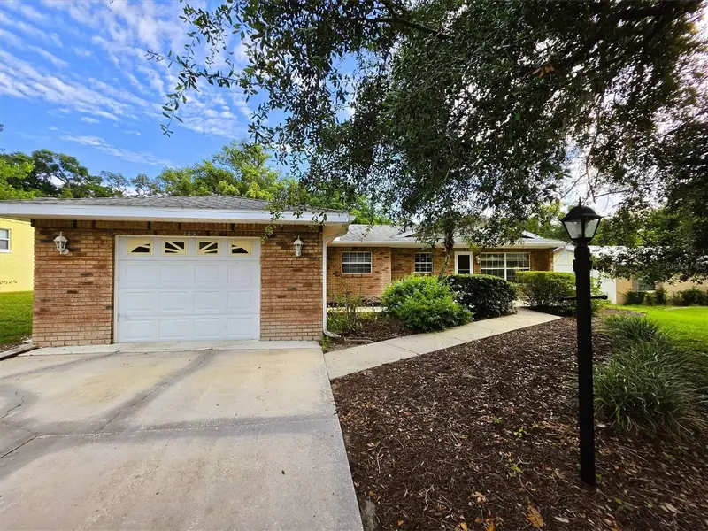 735 Overhill Rd, FL