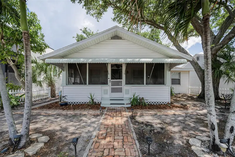 3829 2nd Ave N, FL