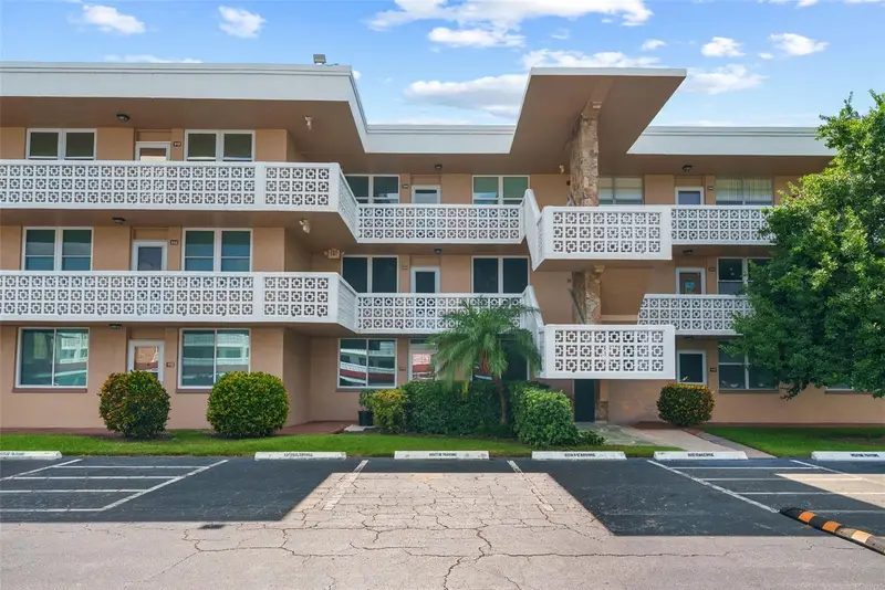 5095 Bay St Ne #114, FL