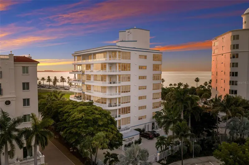 136 Golden Gate Pt #602, FL