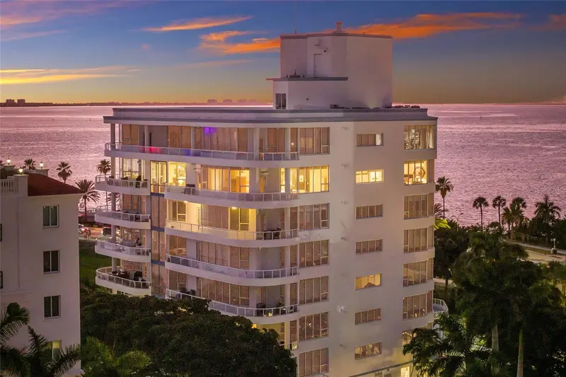 136 Golden Gate Pt #602, FL