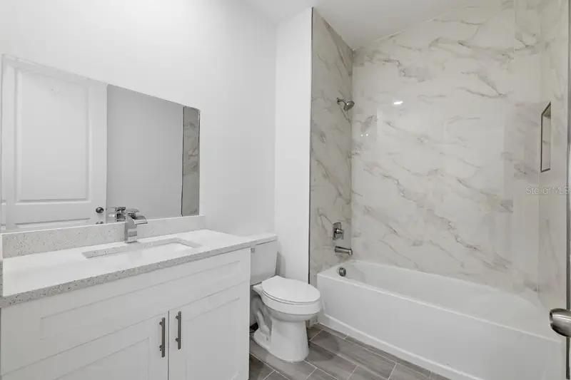 195 Rotonda Blvd W #3, FL