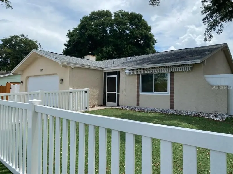 2107 Grove Valley, FL