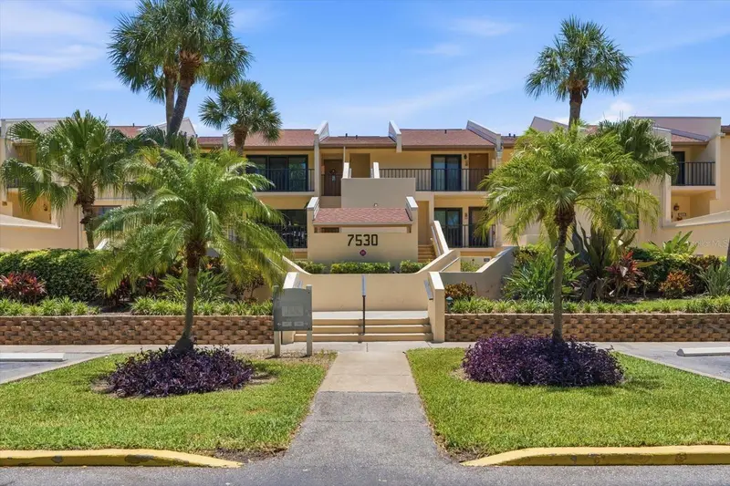 7530 Sunshine Skyway Ln S #T30, FL