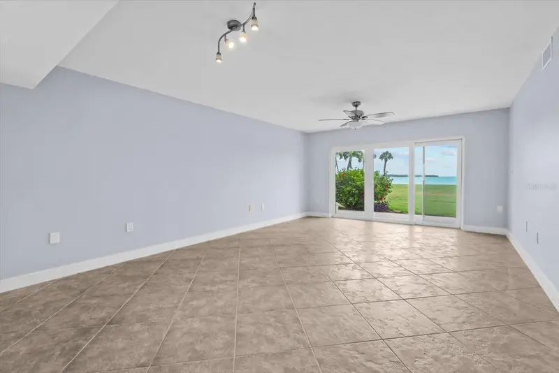 7530 Sunshine Skyway Ln S #T30, FL