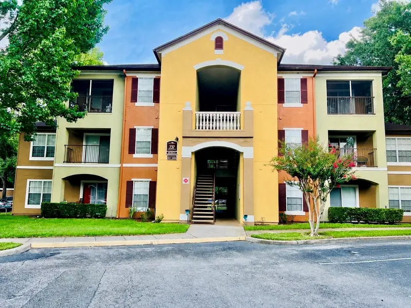 737 Crest Pines Dr #612, FL