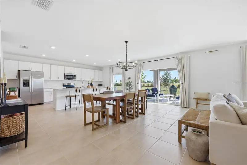 1017 Calico Pointe Cir, FL