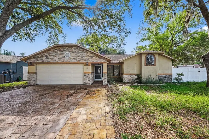 627 Crystal Dr, FL