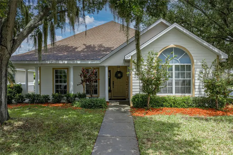 2024 Larkspur Ct, FL