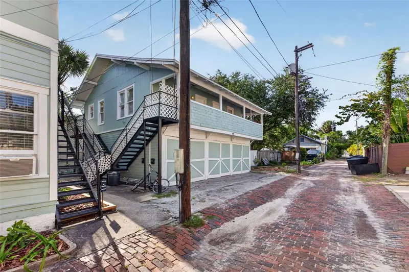 633 7th Ave N, FL